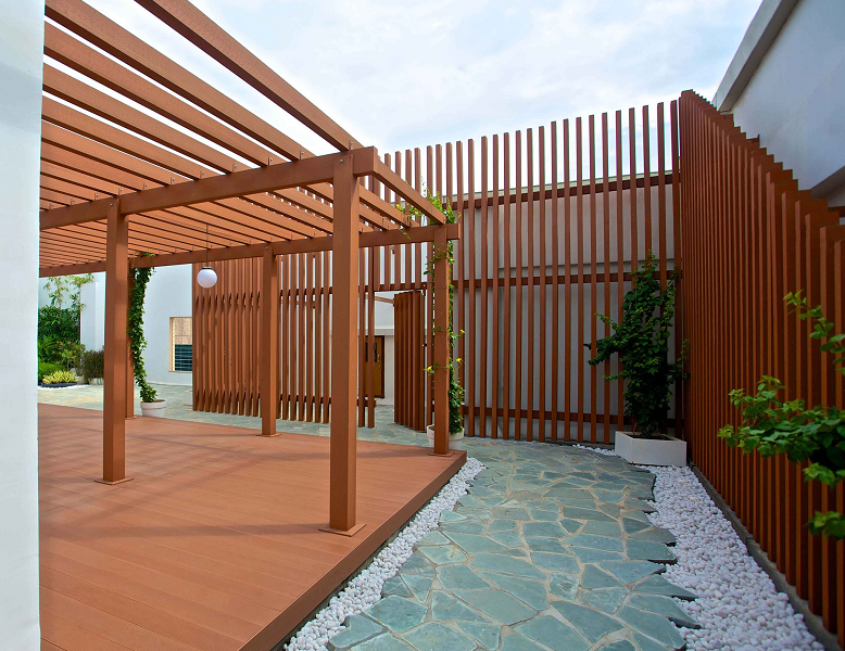 Compuesto de pl&aacute;stico de madera para la construcci&oacute;n de la p&eacute;rgola