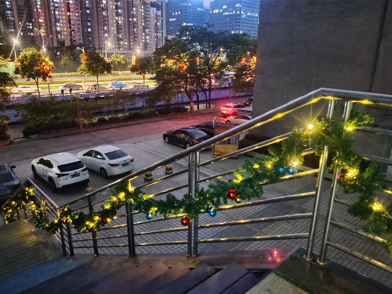 Put-Christmas-Wreaths-On-the-WPC-Sairs