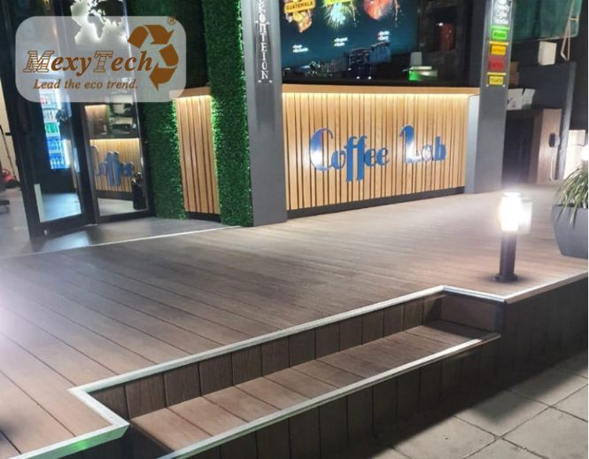 ¿Qué factores influyen en el precio de las tarimas compuestas por pie cuadrado?