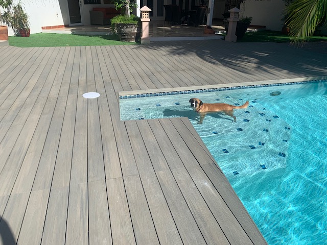 Por qué la terraza compuesta es el entorno ideal para la piscina