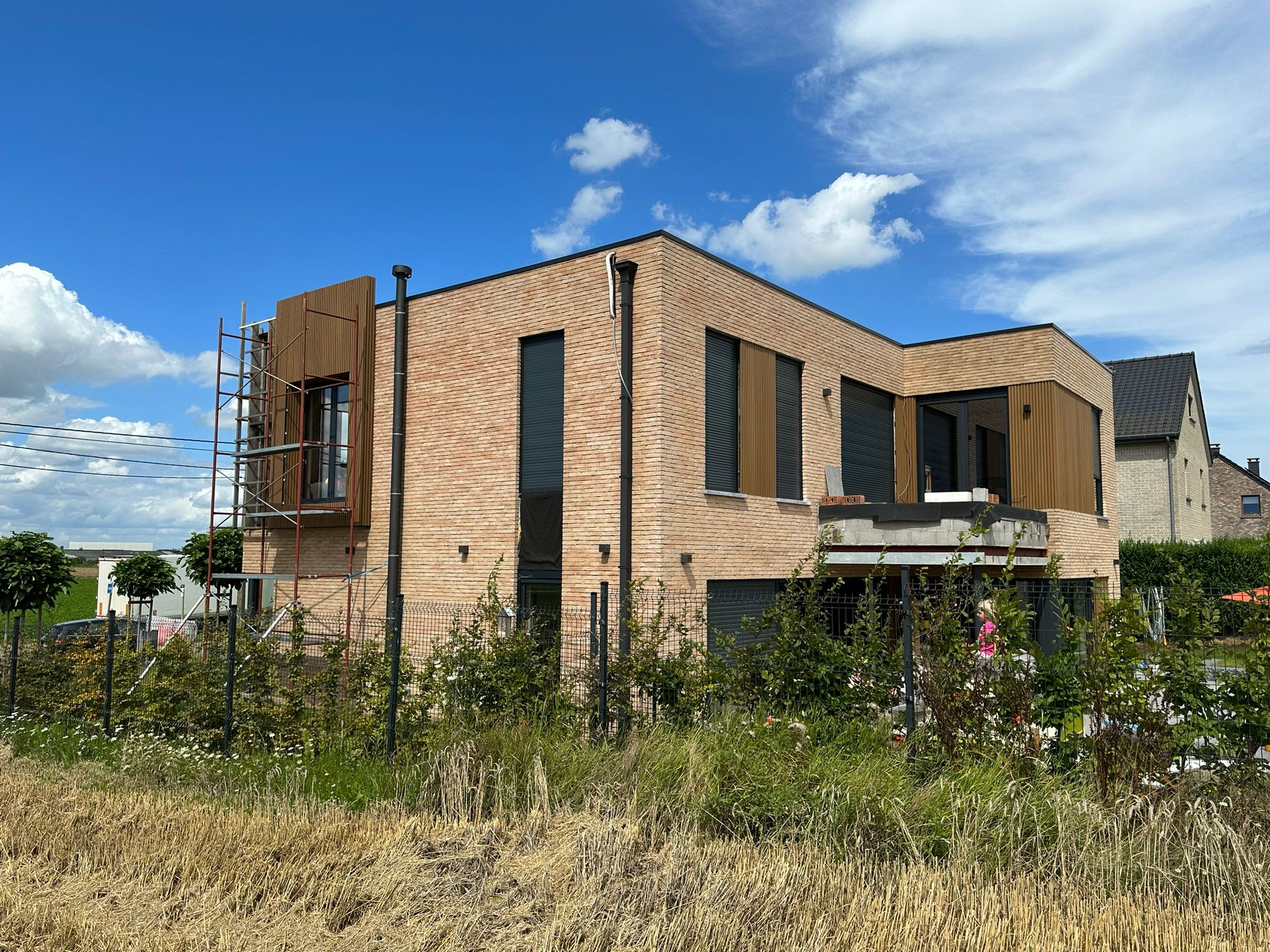 Comparaci&oacute;n de WPC con otros materiales de revestimiento