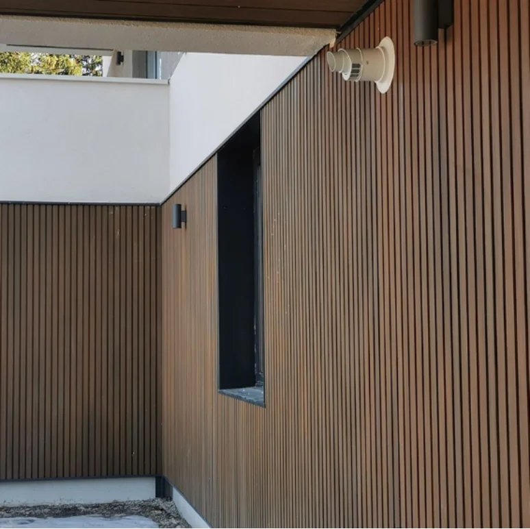 ¿Qué hace que el revestimiento de pared al aire libre sea una excelente opción para los hogares?