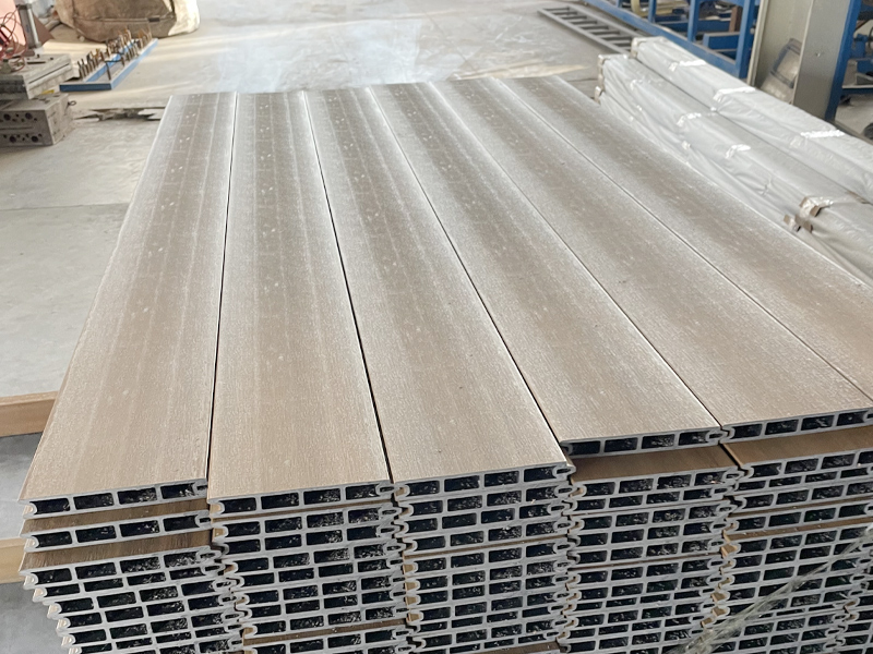 Valla de coextrusi&oacute;n de WPC