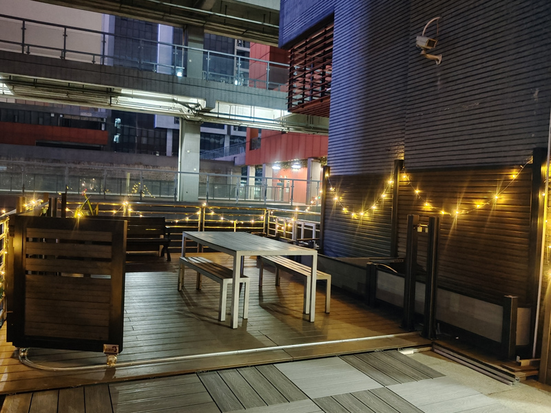 Instalar-coloridos-lights-on-the-wpc-cerca y gata