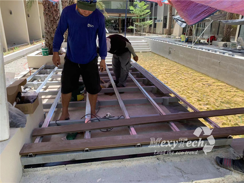 Outdoor-garden-flooring-cover-by-co-extrusion-decking