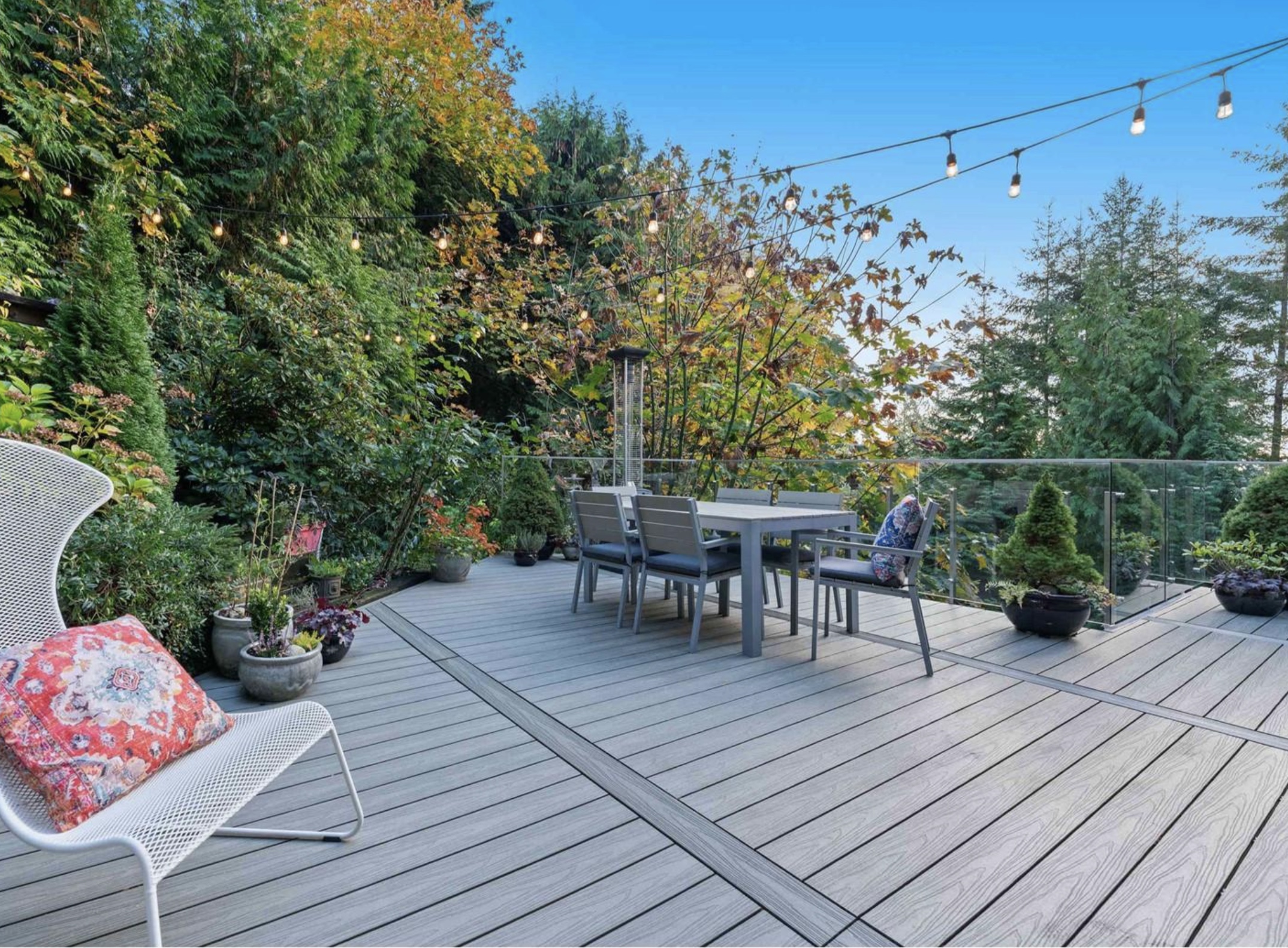 Cubierta compuesta de madera y pl&aacute;stico