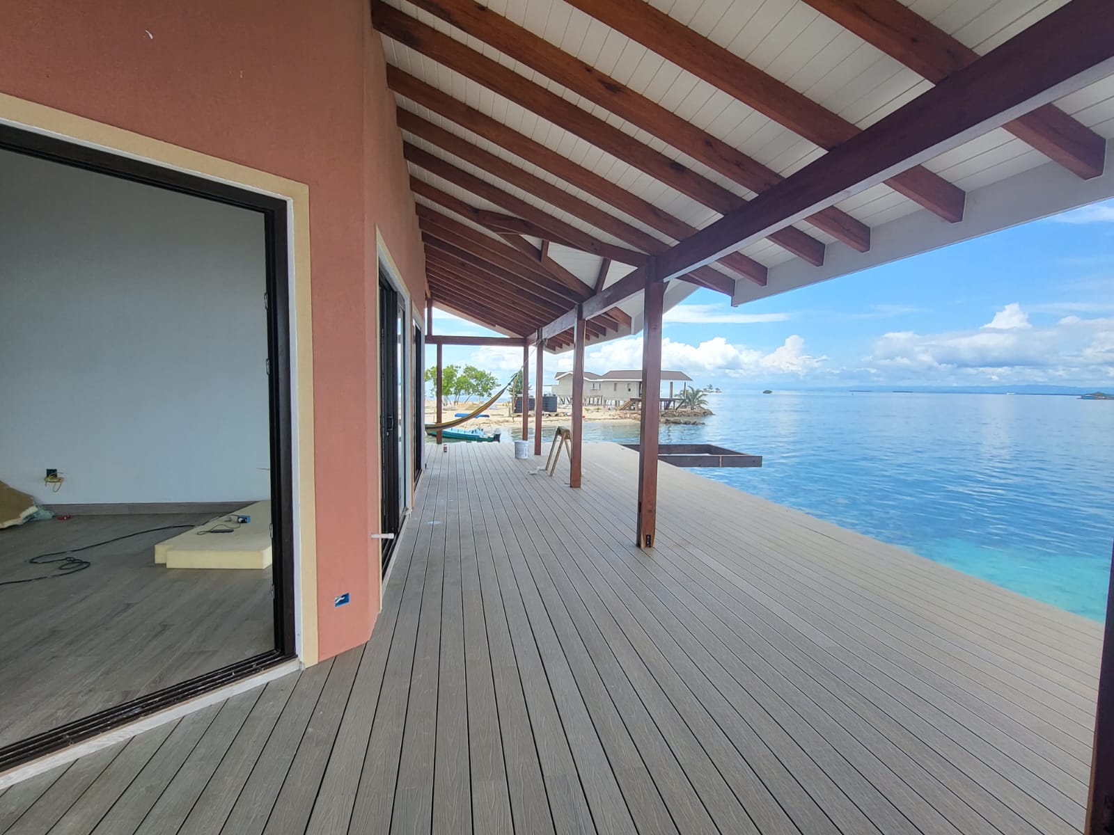 tarimas compuestas de madera y pl&aacute;stico